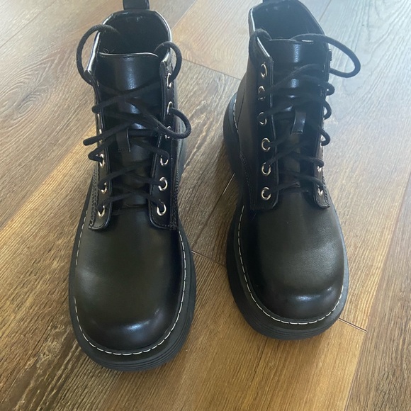 Chunky Black Platform Lace-Up Ankle Boots Brand New Size 9 - Picture 2 of 6